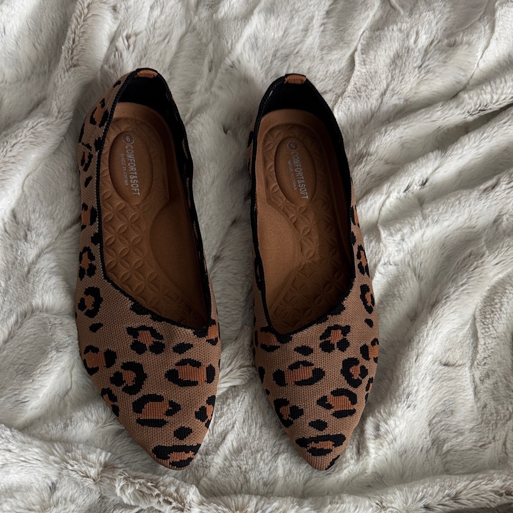 Chic Leopard Print Flats - image 1